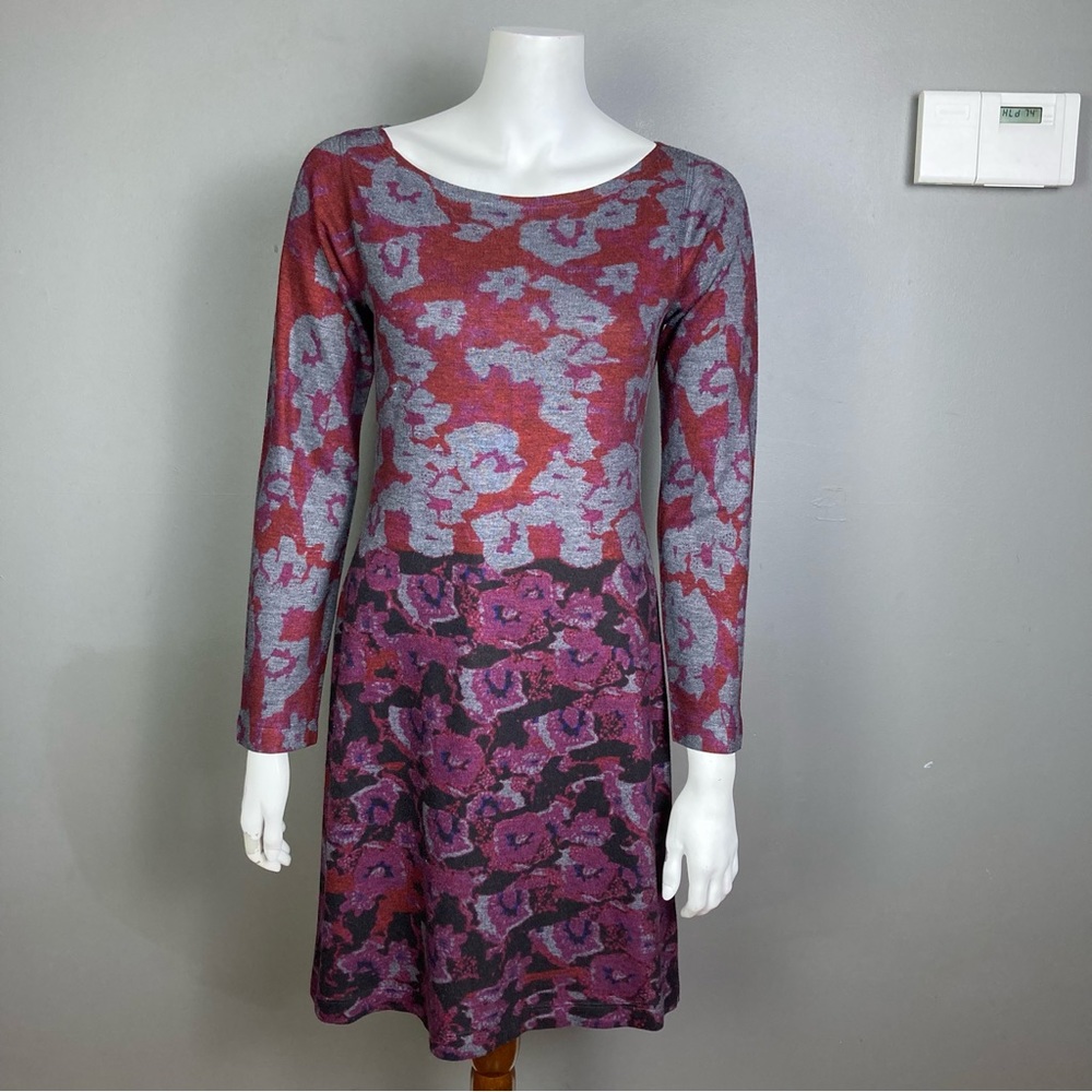 Nally & Millie dress XS long sleeve‎ knit pullover crewneck roses black red
